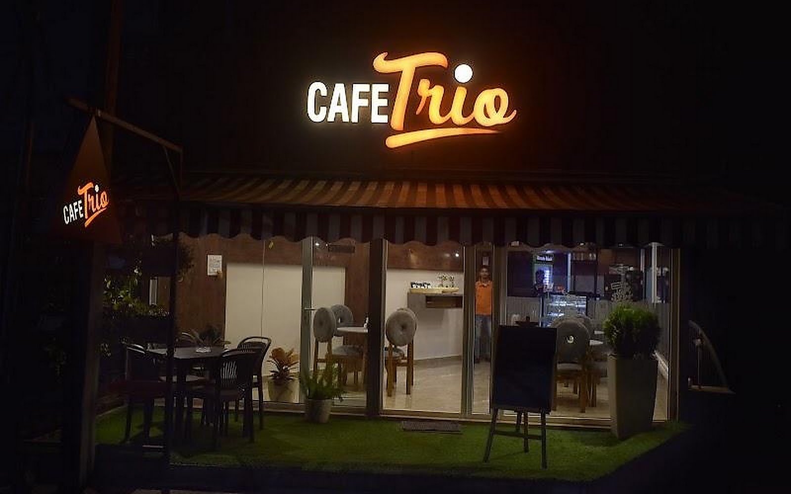 Cafe trio Belgaum visiting card