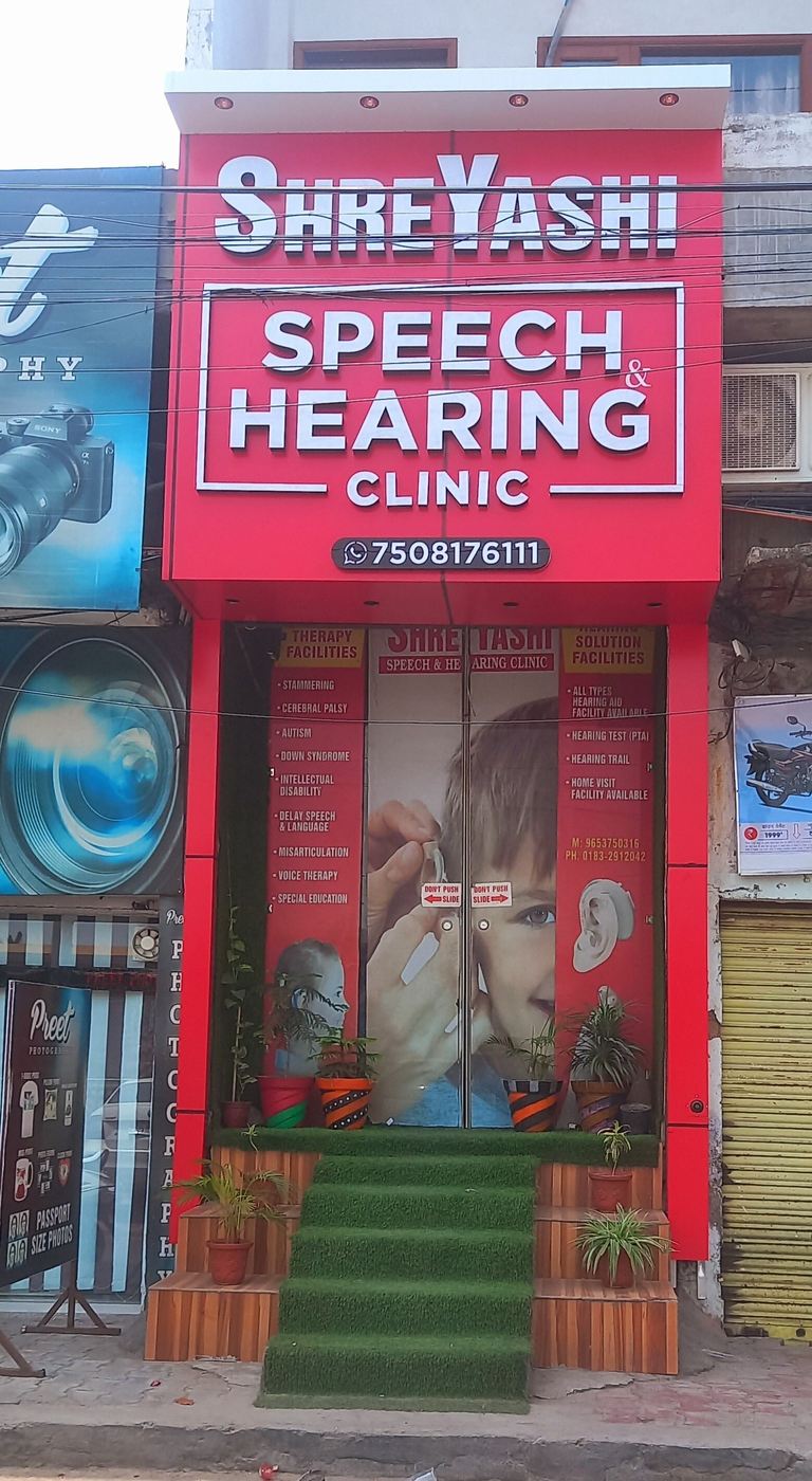 Shreyashi Speech and Hearing Clinic visiting card